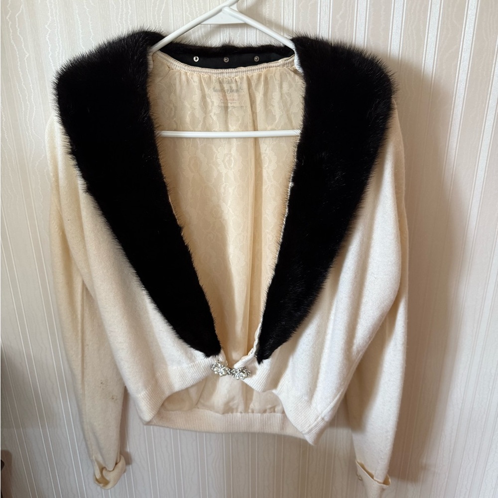 Cream V-Neck Sweater with Black Faux-Fur Collar